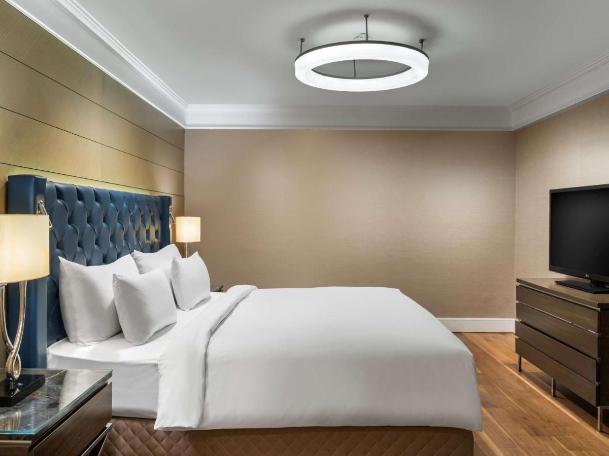 Superior Suite with Lounge Access