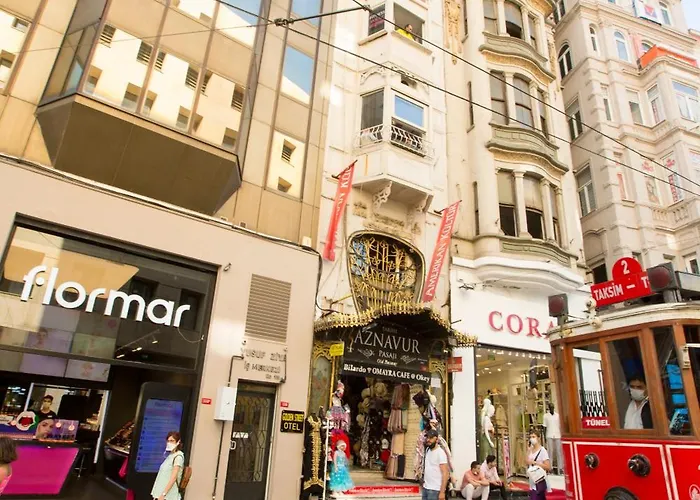 Golden Street Hotel
