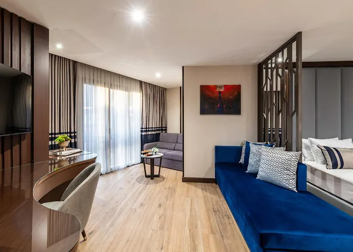 Aprilis Deluxe Hotel