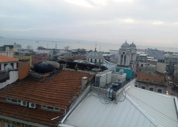 Cheap hotel: Orient Hotel